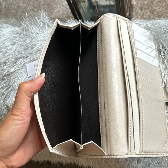 Gucci Beige Monogram Wallet - Picture 7 of 12
